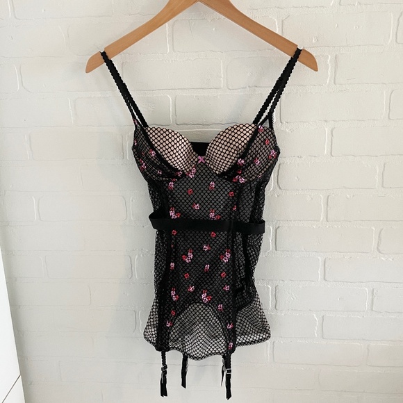 Victoria’s Secret Sexy Bustier Corset Lingerie Lace Embroidered Floral 34B - Picture 1 of 14